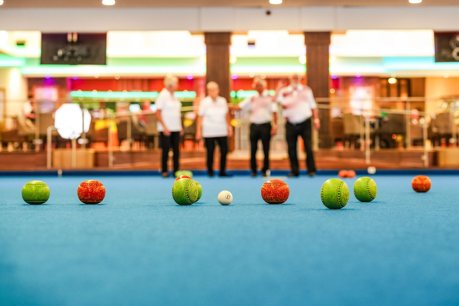 Bowls on rink with bowlers
